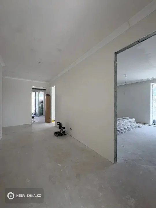 6-комнатная квартира, этаж 2 из 3, 370 м², фотография 5
