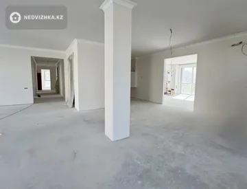 6-комнатная квартира, этаж 2 из 3, 370 м², миниатюра 12