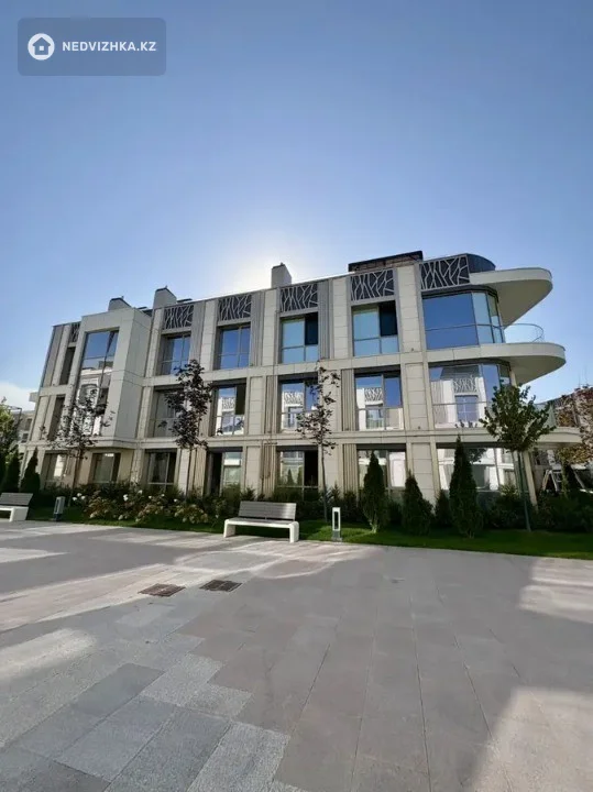6-комнатная квартира, этаж 2 из 3, 370 м²