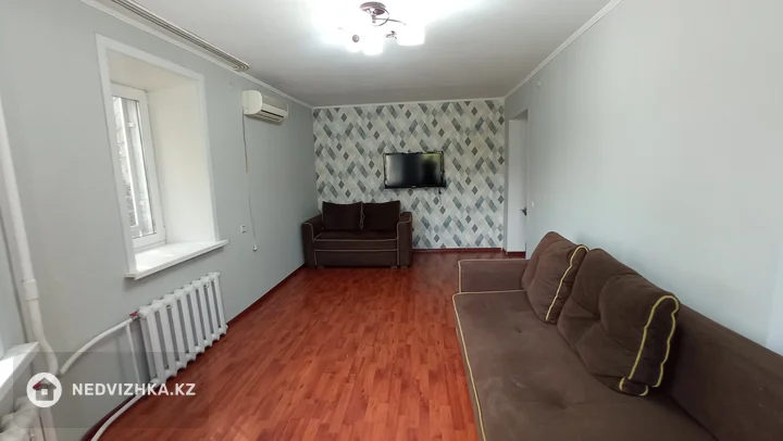 1-комнатная квартира, этаж 2 из 10, 43 м², фотография 2