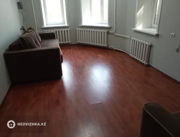 1-комнатная квартира, этаж 2 из 10, 43 м², миниатюра 1