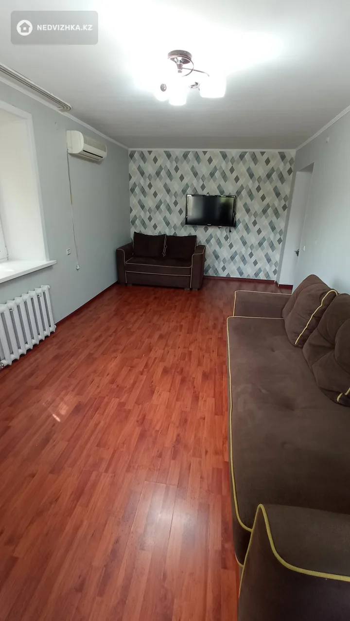 1-комнатная квартира, этаж 2 из 10, 43 м², фотография 2