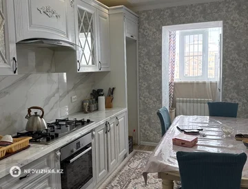 4-комнатная квартира, этаж 4 из 5, 109 м², На длительный срок, миниатюра 3