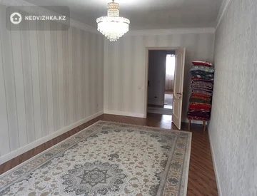 5-комнатная квартира, этаж 2 из 5, 107 м², миниатюра 2