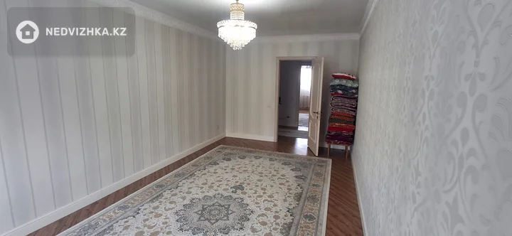 5-комнатная квартира, этаж 2 из 5, 107 м², фотография 2