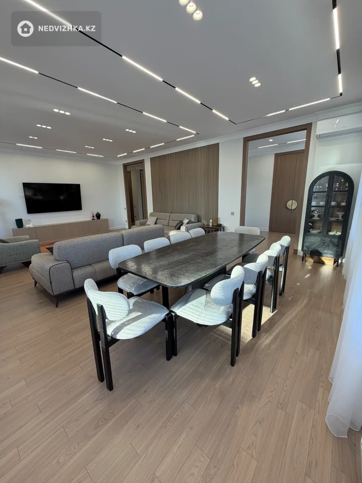 4-комнатная квартира, этаж 7 из 9, 164 м², фотография 2