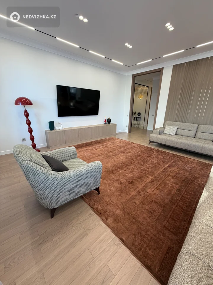 4-комнатная квартира, этаж 7 из 9, 164 м², фотография 3