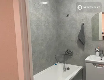 2-комнатная квартира, этаж 1 из 12, 42 м², миниатюра 3
