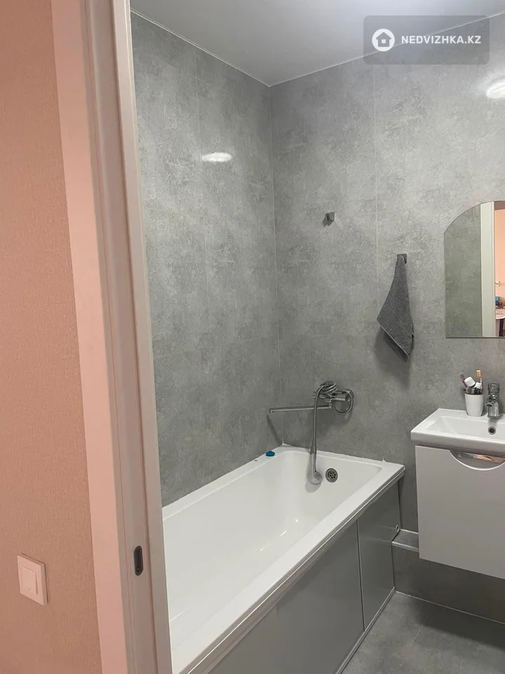 2-комнатная квартира, этаж 1 из 12, 42 м², фотография 3