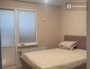 2-комнатная квартира, этаж 1 из 12, 42 м², миниатюра 4