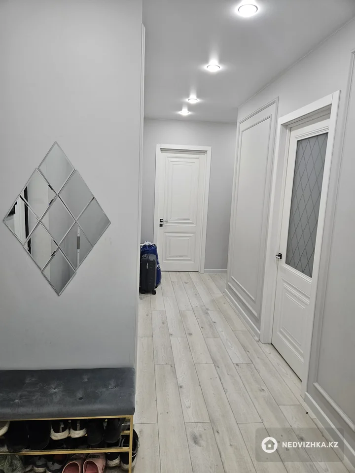 3-комнатная квартира, этаж 10 из 12, 80 м², На длительный срок