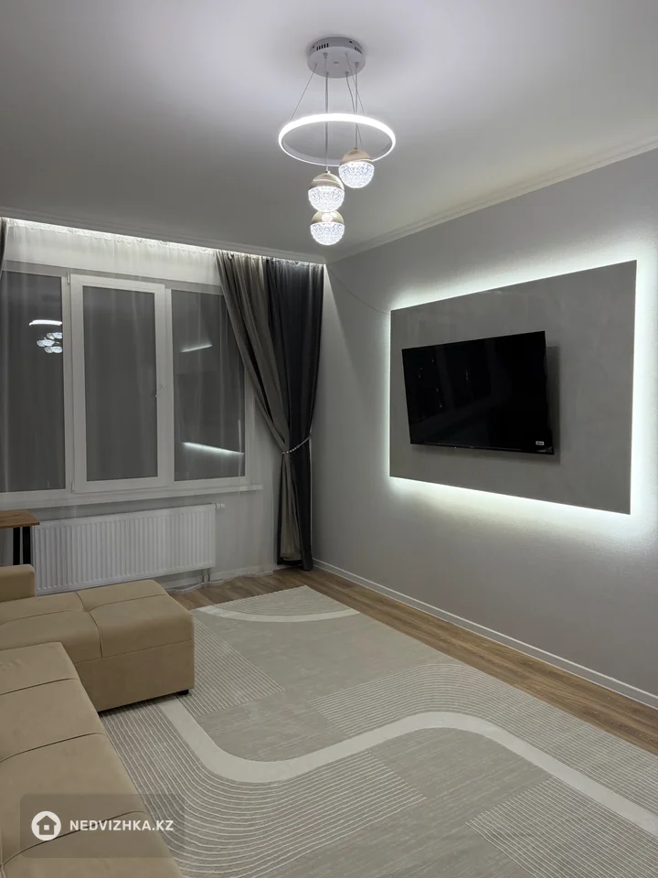 1-комнатная квартира, этаж 10 из 12, 35 м², фотография 2