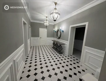 4-комнатная квартира, этаж 1 из 5, 180 м², миниатюра 1