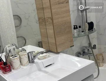 2-комнатная квартира, этаж 4 из 4, 46 м², На длительный срок, миниатюра 2