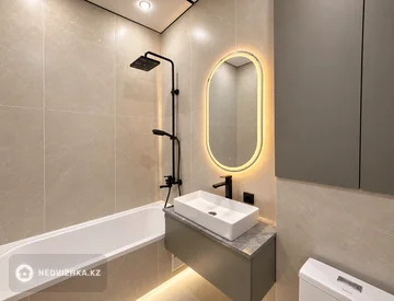 2-комнатная квартира, этаж 8 из 12, 66 м², миниатюра 4
