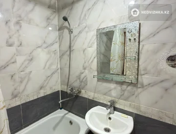 3-комнатная квартира, этаж 3 из 5, 50 м², миниатюра 2