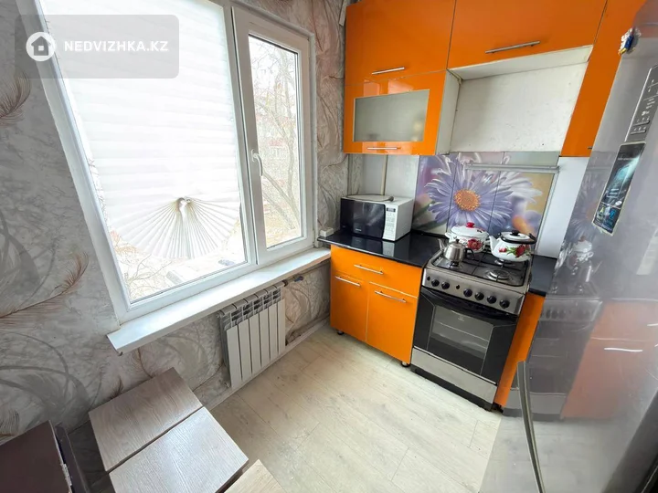 3-комнатная квартира, этаж 3 из 5, 50 м², фотография 4