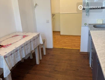 3-комнатная квартира, этаж 3 из 4, 63 м², миниатюра 1