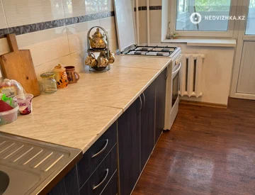 3-комнатная квартира, этаж 3 из 4, 63 м², миниатюра 3
