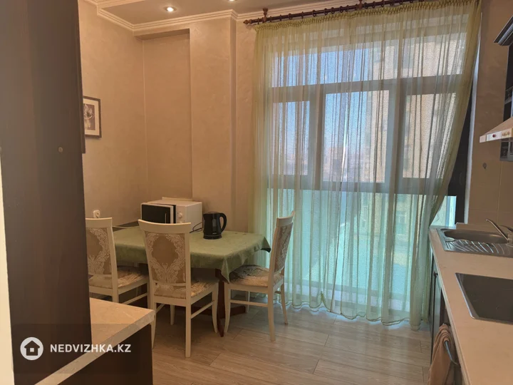3-комнатная квартира, этаж 9 из 16, 140 м², На длительный срок, фотография 4