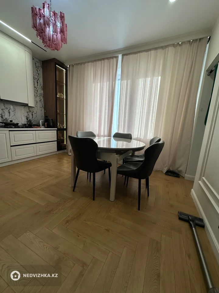 3-комнатная квартира, этаж 4 из 9, 93 м², фотография 2