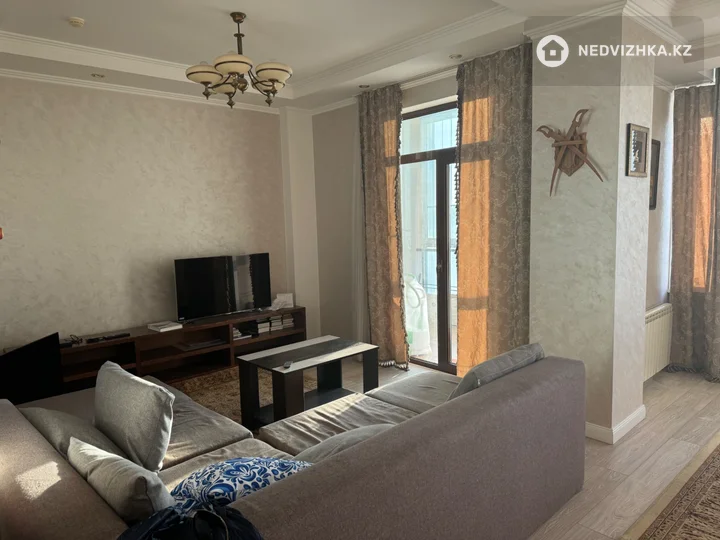 3-комнатная квартира, этаж 9 из 15, 130 м², На длительный срок