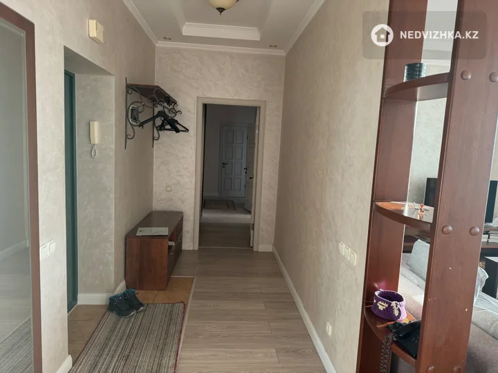 3-комнатная квартира, этаж 9 из 15, 130 м², На длительный срок, фотография 2