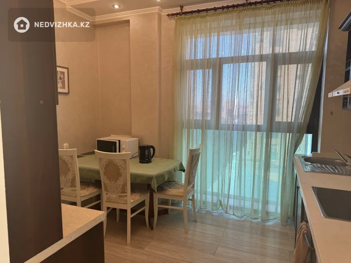 3-комнатная квартира, этаж 9 из 15, 130 м², На длительный срок, фотография 4