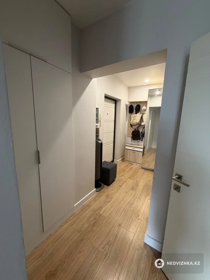 1-комнатная квартира, этаж 12 из 17, 37 м², фотография 4