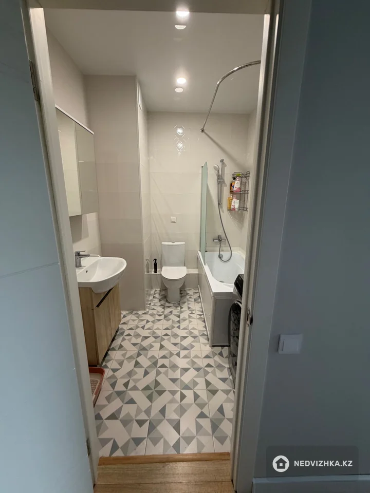 1-комнатная квартира, этаж 12 из 17, 37 м², фотография 5