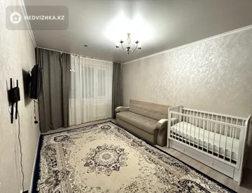 1-комнатная квартира, этаж 9 из 9, 40 м², На длительный срок, миниатюра 2