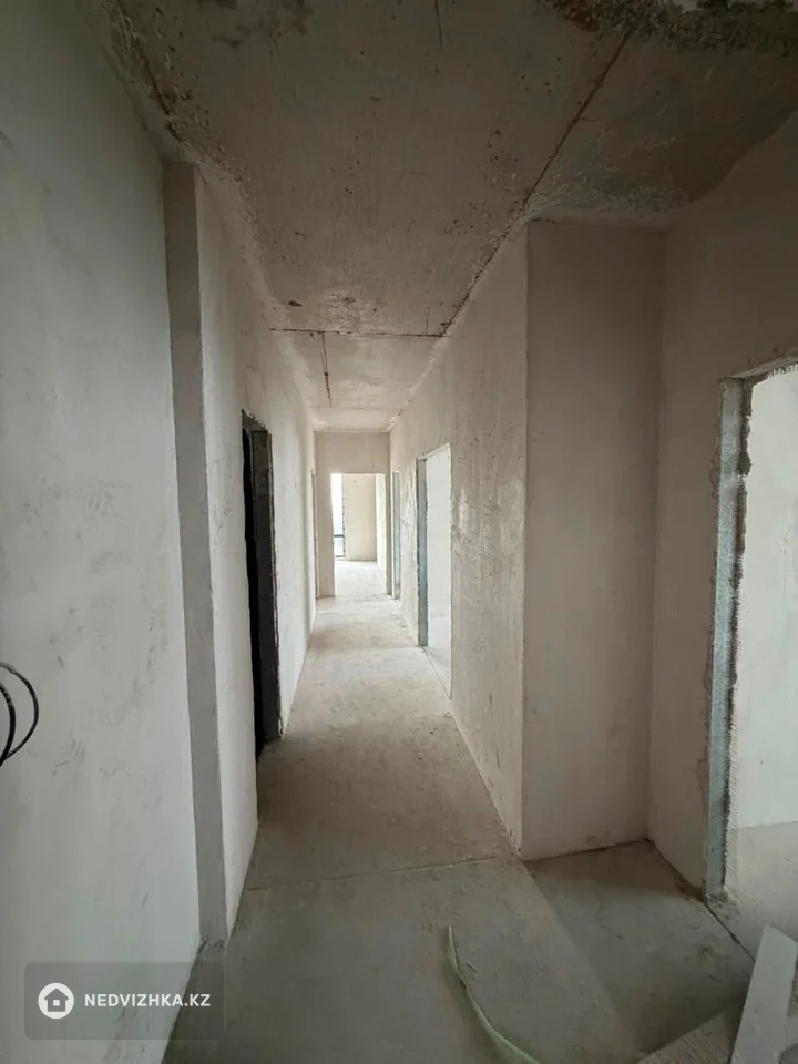 4-комнатная квартира, этаж 13 из 13, 110 м², фотография 3