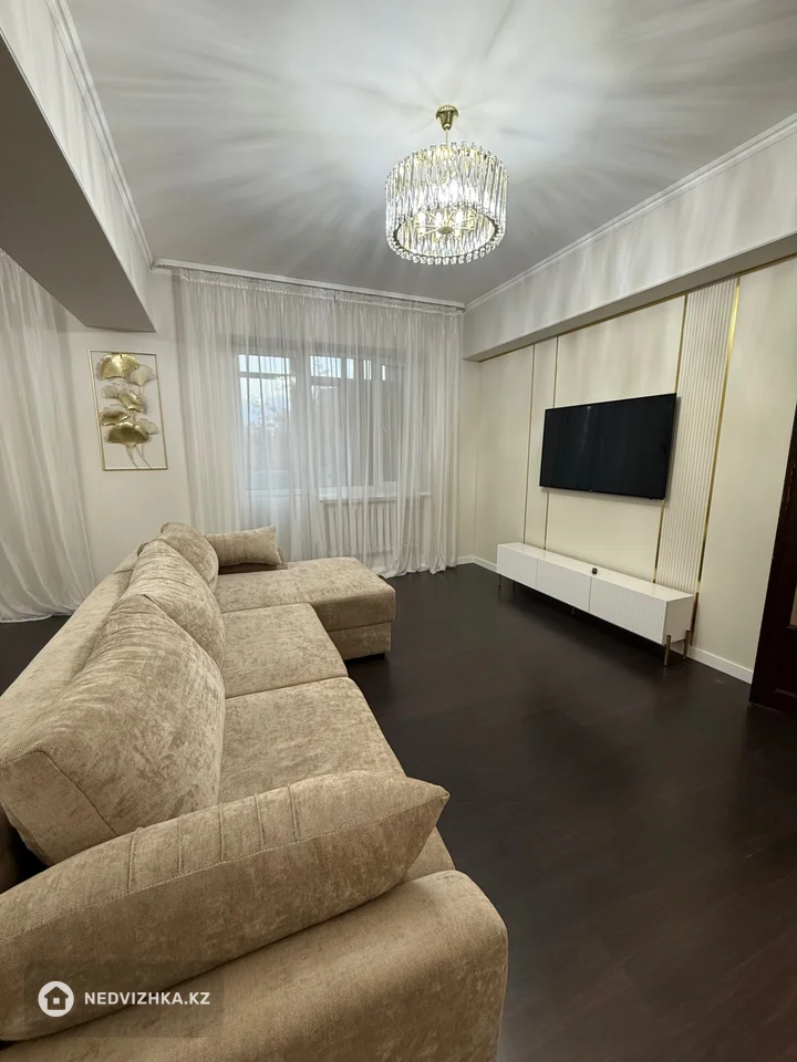 4-комнатная квартира, этаж 5 из 7, 120 м², На длительный срок