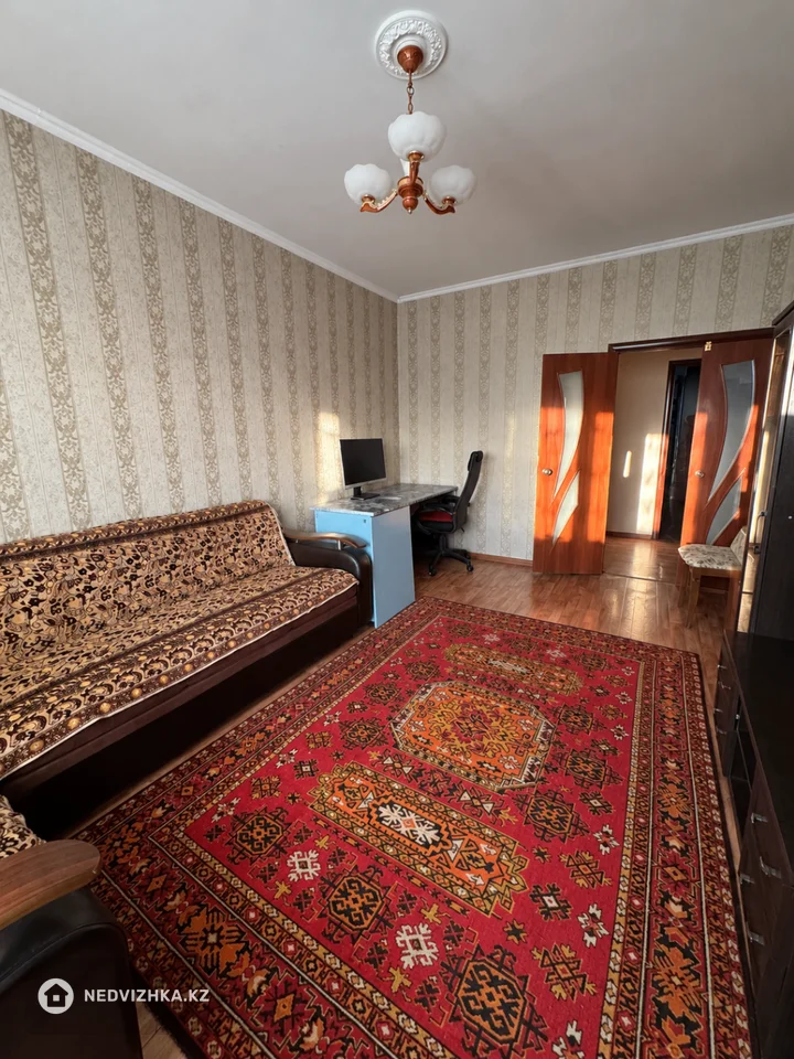 2-комнатная квартира, этаж 4 из 5, 53 м², фотография 2