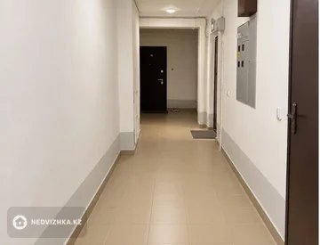 1-комнатная квартира, этаж 1 из 9, 40 м², миниатюра 3