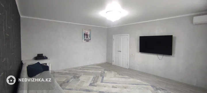 3-комнатная квартира, этаж 8 из 9, 95 м², фотография 4