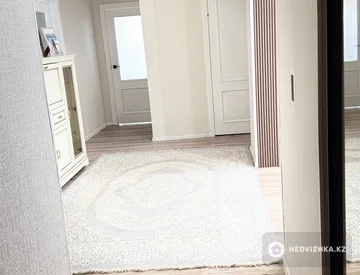 4-комнатная квартира, этаж 4 из 5, 109 м², На длительный срок, миниатюра 4