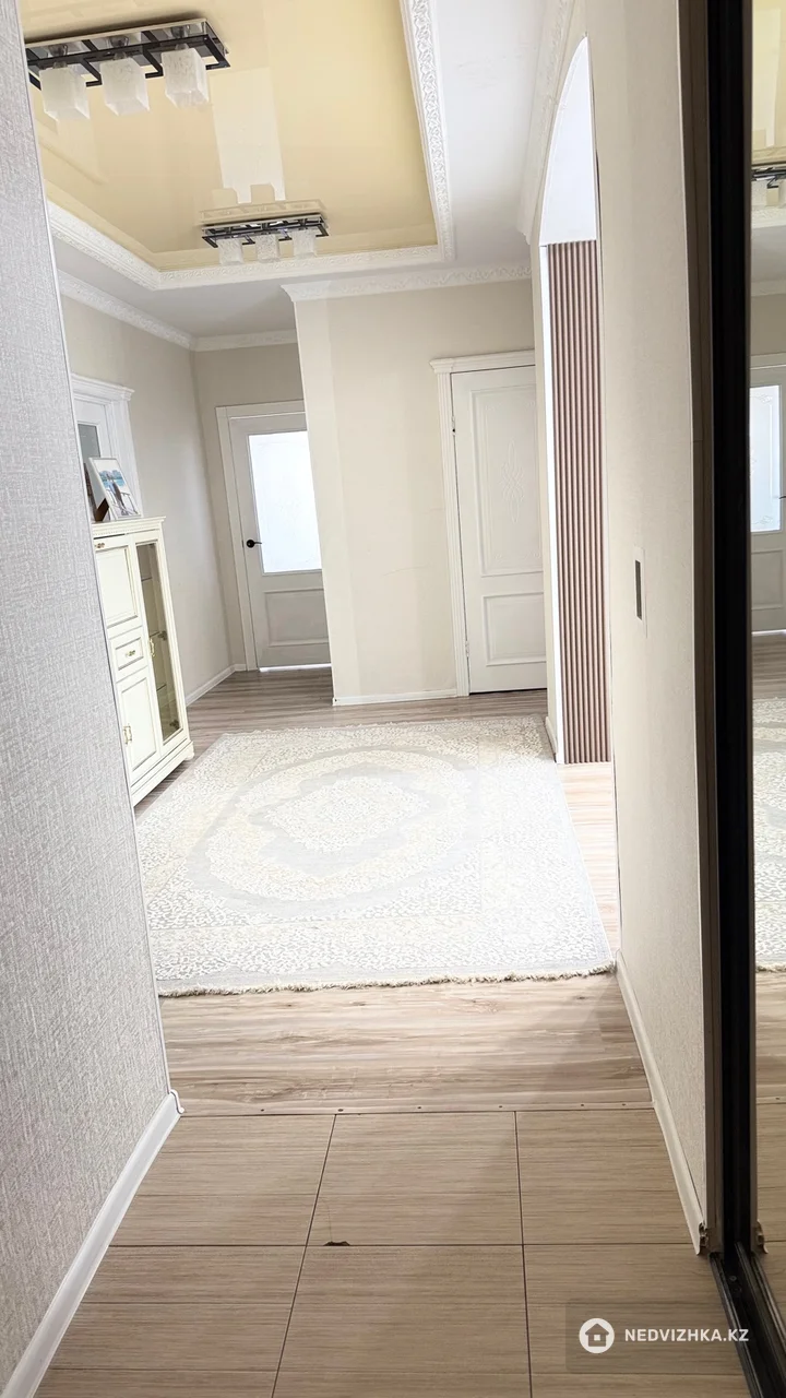 4-комнатная квартира, этаж 4 из 5, 109 м², На длительный срок, фотография 4
