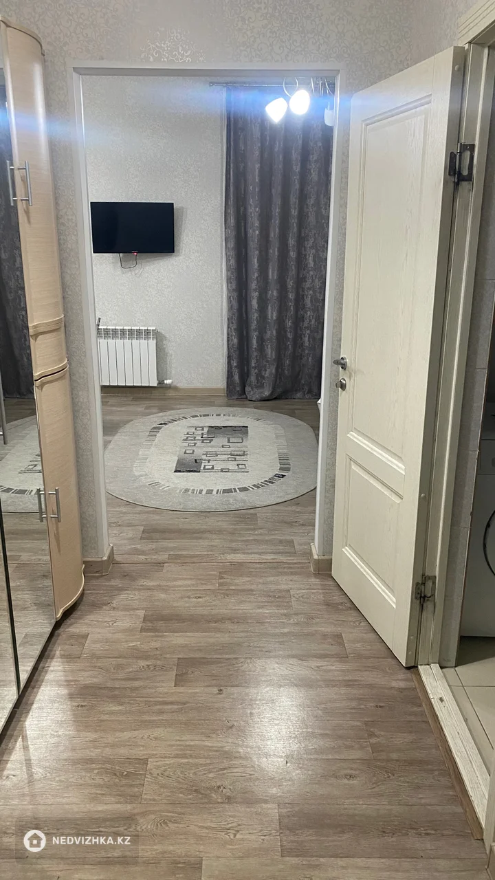 1-комнатная квартира, этаж 7 из 10, 40 м², Посуточно, фотография 3