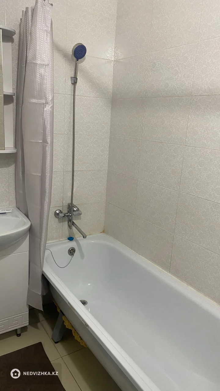 1-комнатная квартира, этаж 7 из 10, 40 м², Посуточно, фотография 5