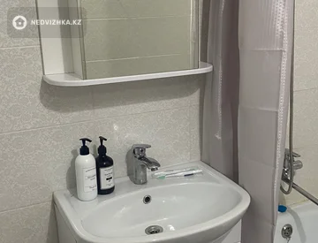 1-комнатная квартира, этаж 7 из 10, 40 м², Посуточно, миниатюра 6