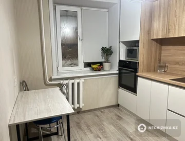 2-комнатная квартира, этаж 3 из 4, 48 м², миниатюра 2