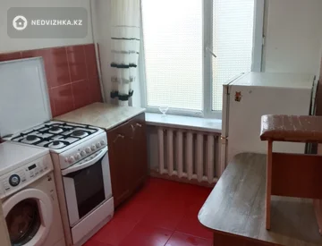 2-комнатная квартира, этаж 1 из 5, 60 м², Посуточно, миниатюра 2