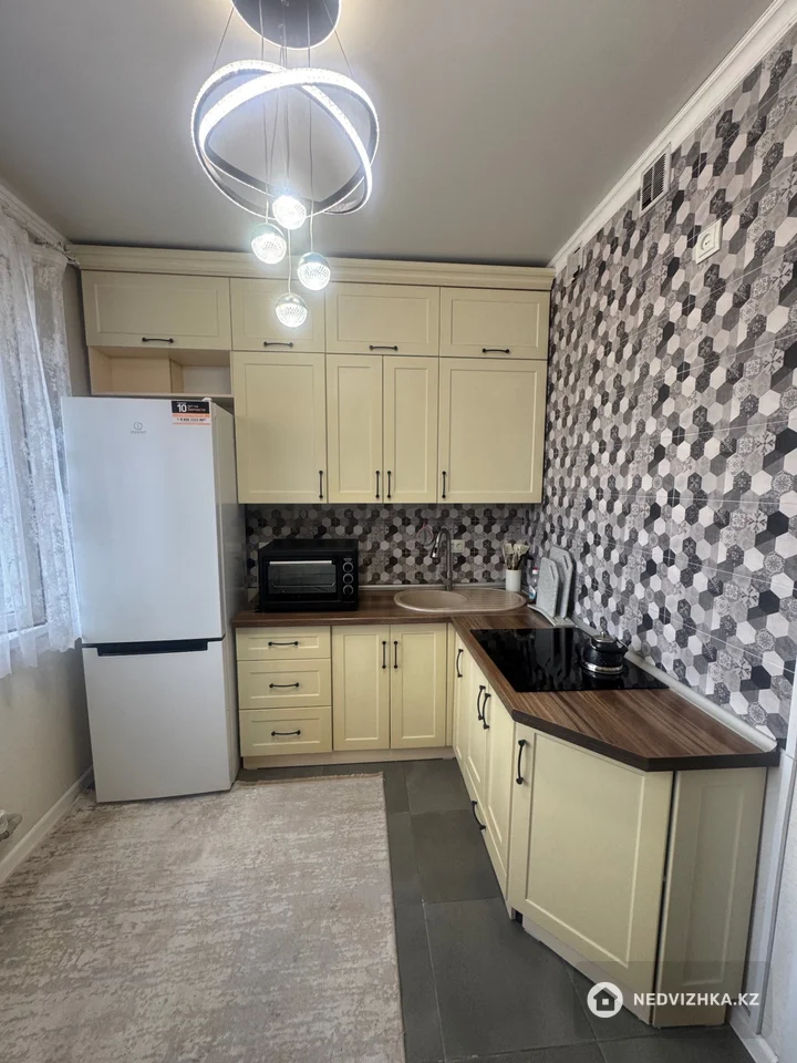 1-комнатная квартира, этаж 3 из 6, 38 м²
