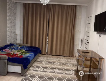 2-комнатная квартира, этаж 4 из 9, 43 м², На длительный срок, миниатюра 6