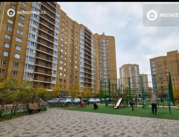 3-комнатная квартира, этаж 4 из 14, 76 м², На длительный срок, миниатюра 1