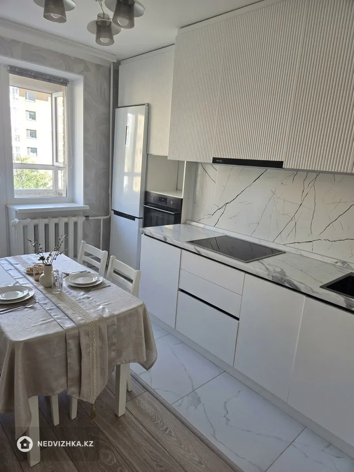 3-комнатная квартира, этаж 4 из 14, 76 м², На длительный срок, фотография 2