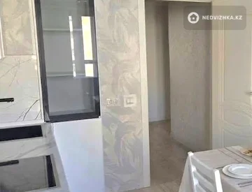 3-комнатная квартира, этаж 4 из 14, 76 м², На длительный срок, миниатюра 4