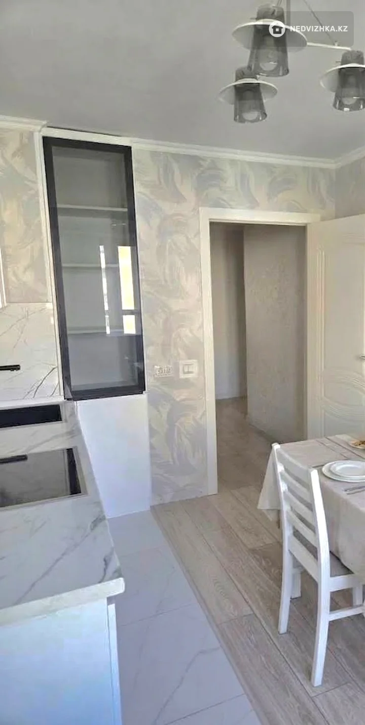 3-комнатная квартира, этаж 4 из 14, 76 м², На длительный срок, фотография 4
