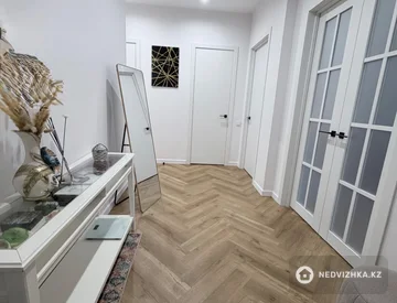 2-комнатная квартира, этаж 8 из 9, 79 м², миниатюра 1